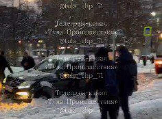 На рельсах улицы Кирова очередной автомобиль создал затор трамваев