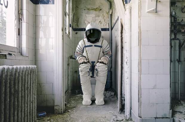 В NASA предложили астронавтам использовать скафандр вместо туалета В NASA предложили астронавтам использовать скафандр вместо туалета