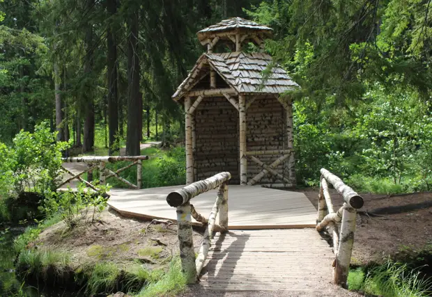 "Тянутся сосны в прозрачное небо, глыбы гранита заснули давно..." Парк Монрепо в Выборге