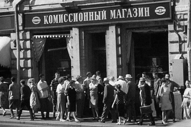 В шоп-тур по секондам: почему популярны магазины подержанных вещей