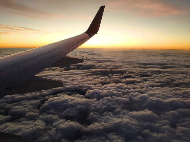 "Громыхало всё": Туристка из России с малышом застряла в Дубае. Спасались "по правилу трёх стен"