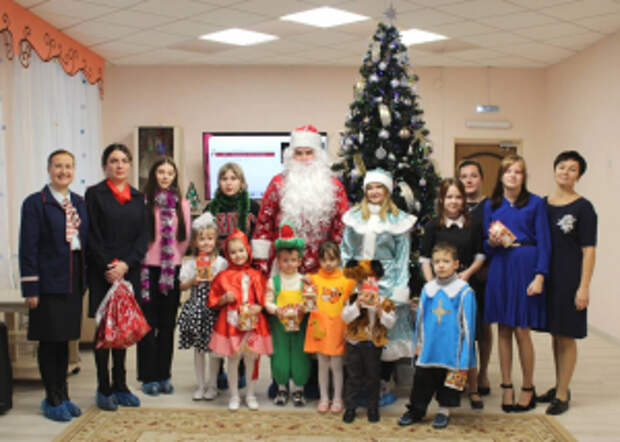 Во Владимире Полицейский Дед Мороз пришел в гости к детям из социально-реабилитационного центра для несовершеннолетних