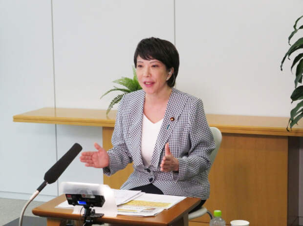 Премьер Японии намерена пересмотреть три неядерных принципа