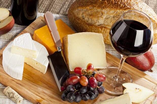как подавать сыр к вину