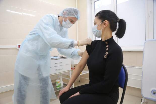 Вакцинация в прививочном пункте на Новомарьинской улице / Фото: Артур Новосильцев