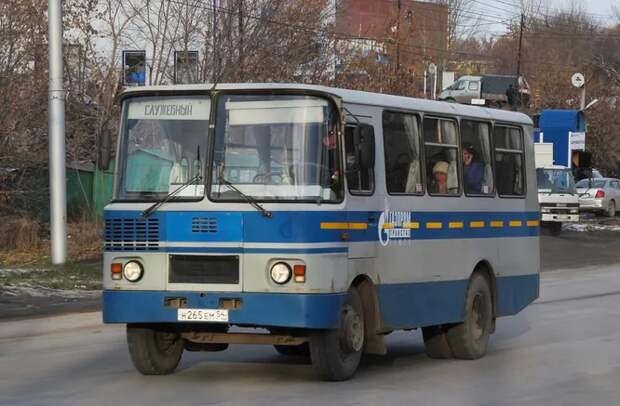 Родник-3230. Родниковский машиностроительный завод расположен в городе Родники Ивановской области и специализируется на производстве горно-шахтного оборудования. В 1996—2008 годах занимался мелкосерийным производством автобусов марки «Родник».