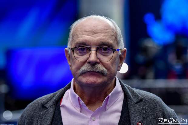 Михалков поставил Ефремову ряд условий для возвращения на сцену