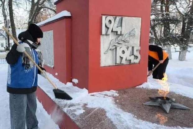 В Тамбовской области полным ходом идёт уборка снега с привлечением коммунальных служб, волонтёров и техники