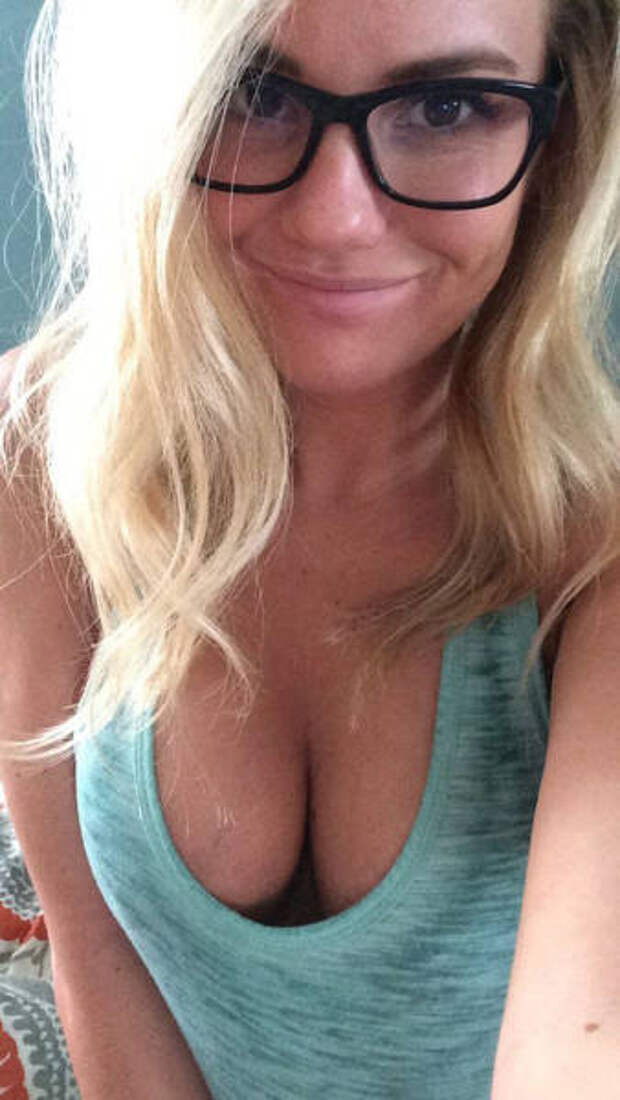 Girls Who Show How Sexy Glasses Can Be Girls Who Show How Sexy Glasses Can Be