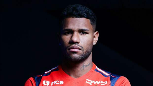 Защитник ЦСКА Рейс удален с поля в матче против «Краснодара» после подсказки VAR