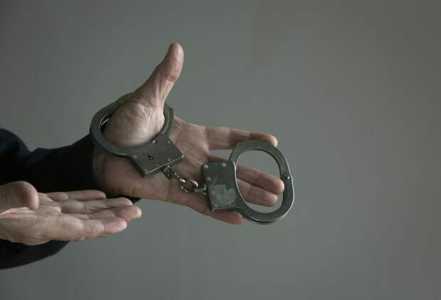 В Японии задержали актера сериала «Эмили в Париже» из-за наркотиков