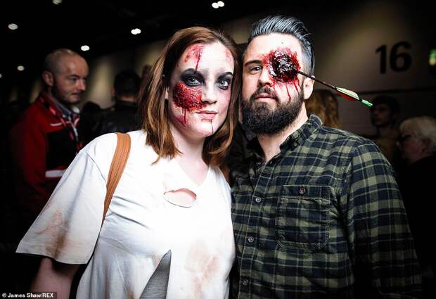 Кровь, отрубленные головы и жуткие лица: в Лондоне отгремела вечеринка «ходячих мертвецов»
