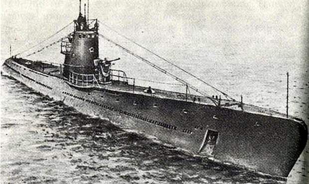 Легендарная подводная лодка С-13 вернулась с боевого задания