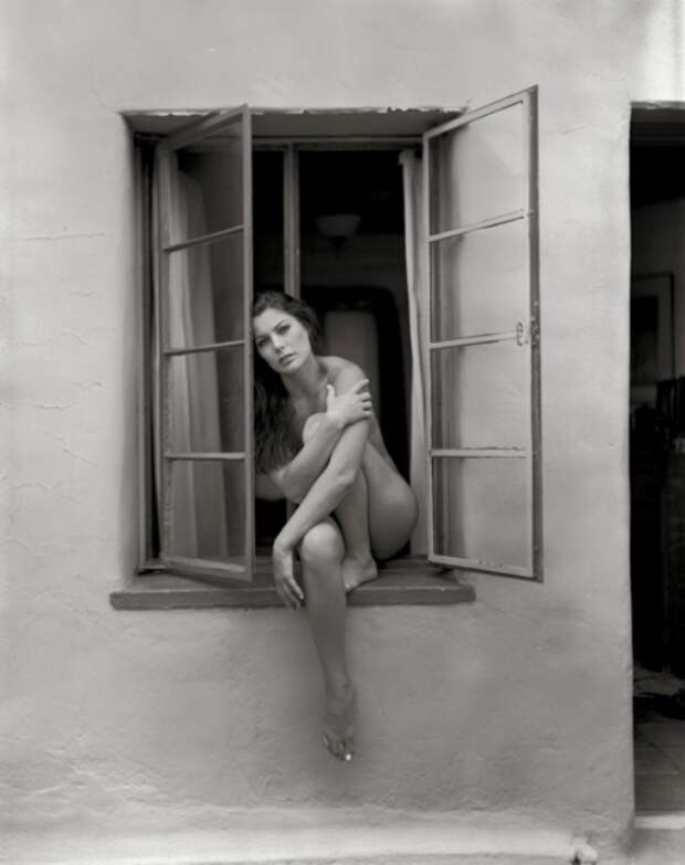 Женщина в окне. Автор: Ted Preuss.