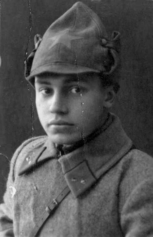 Юный краском Николай Берзарин. 1924 год