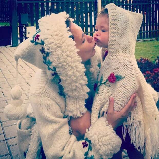 Мама четверых: Екатерина Климова выглядит, как подруга старшей дочери (фото)