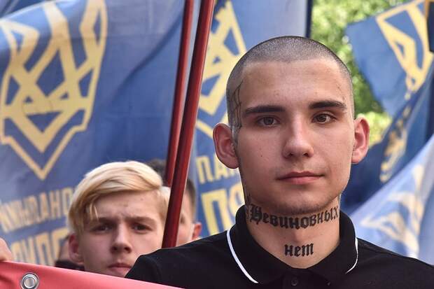 Украинские националисты вербуют будущих офицеров ВСУ