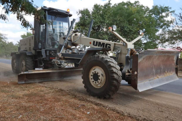 Без галош и сменной обуви: как в Евпатории решают проблему бездорожья