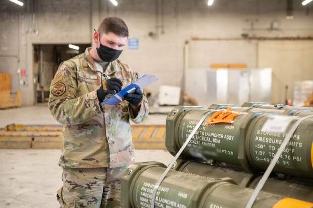 На Украину продолжает поступать летальное оружие из США На Украину продолжает поступать летальное оружие из США