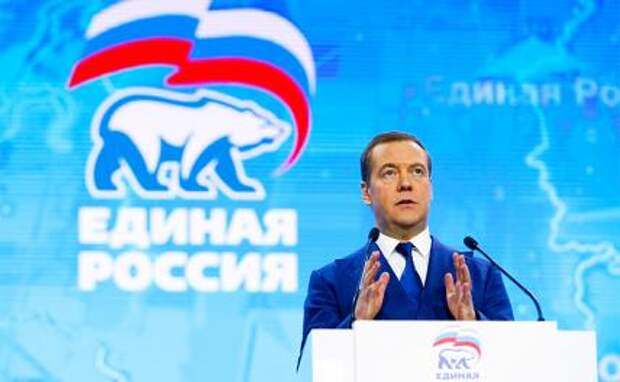 На фото: председатель партии "Единая Россия" Дмитрий Медведев