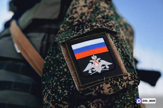 Александр Моор поздравил тюменцев с Днём Защитника Отечества