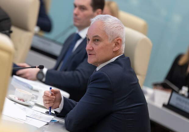 Замена Сергея Шойгу на Андрея Белоусова, человека, не связанного с военной сферой, вызвала обсуждения.-3