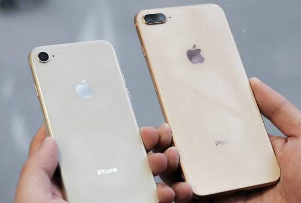 Отверстие возле камеры у Iphone. Отверстие возле камеры у Iphone