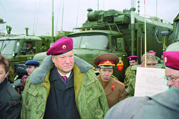 Борис Ельцин, как оказалось, не такой уж всенародно избранный, как пытаются показать его в "Ельцин центре", создавая безупречную альтернативную историю экс-президенту: скорее частично "проплаченный"
