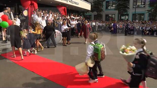 В образовательном центре «Протон» прошла праздничная линейка ко Дню знаний