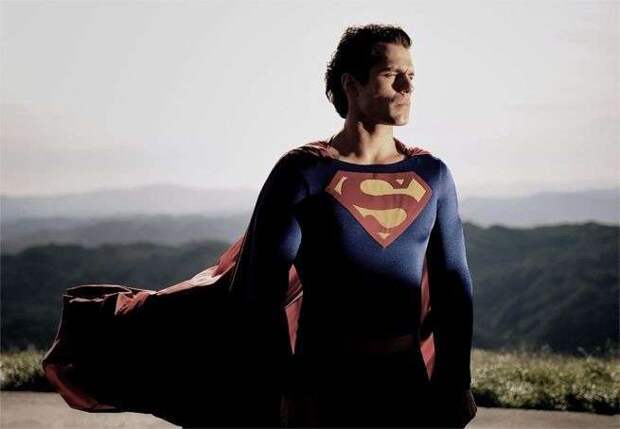 henry-cavill-superman-suit