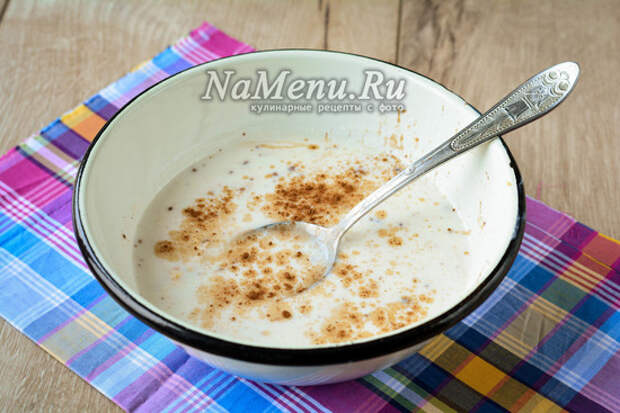 смешать кефир и какао