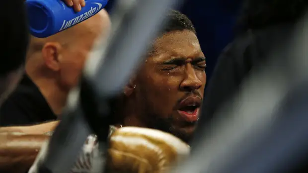 Джошуа помещён в больницу с подозрением на перелом глазницы