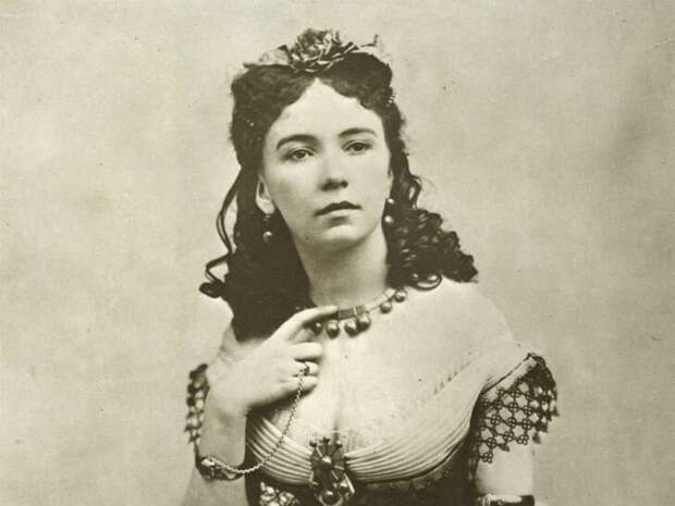 10 женщин легкого поведения, чьи имена прочно засели в истории