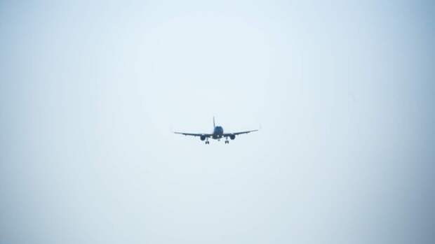 Самолет в небе / Изображение сгенерировано ИИ ChatGPT / amic.ru