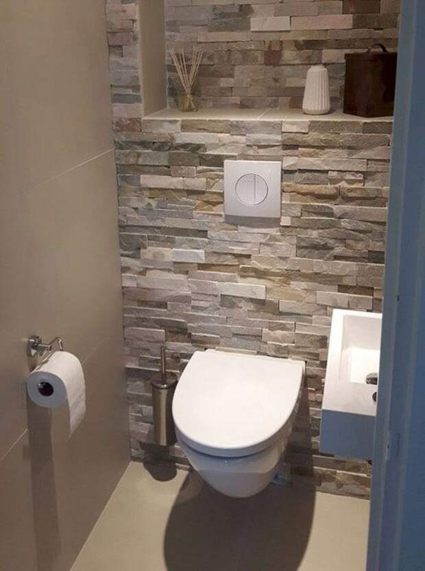 Хрущевские квартиры славятся своим небольшим размером, и ванная комната или туалет в них обычно являются одними из самых узких помещений.-9
