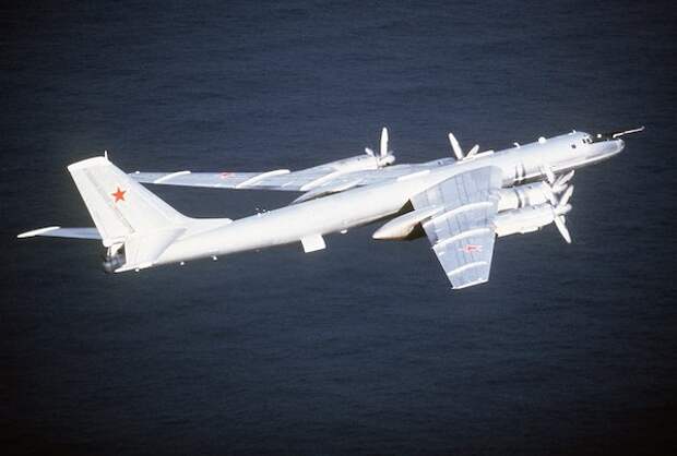 К Чёрному мору переброшены 3 патрульных самолёта Ту-142