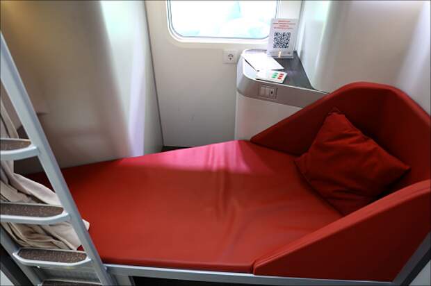 Так будут выглядеть новые полки. Похоже на спальное место графа Дракулы, но в целом выглядит симпатично