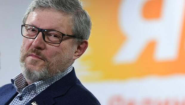 Григорий Явлинский в своем предвыборном штабе Григорий Явлинский в своем предвыборном штабе