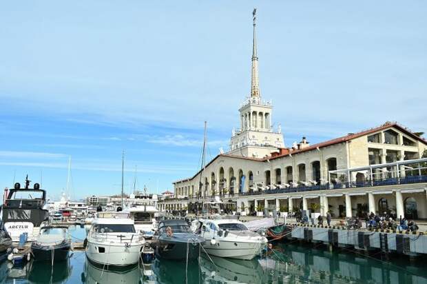 Выстрелы и взрывы в порту Сочи: сохраняйте спокойствие!