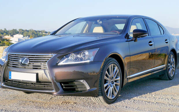 Смотрим Lexus LS 2007 года. Почему современный автопром деградировал на фоне старых авто