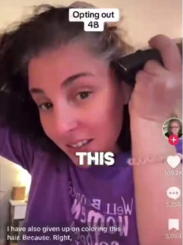 Активистки бреют голову назло Трампу