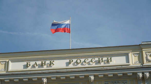Центробанк продлил на полгода ограничения на снятие иностранной валюты
