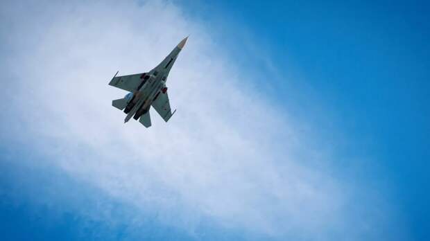 Российский Су-27 поднялся на перехват самолёта США над Чёрным морем