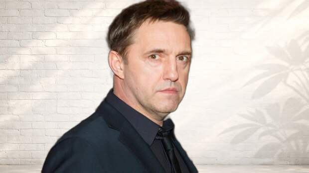 «Я привыкаю к слову “дед”»: как 54-летний Владимир Вдовиченков впервые стал дедушкой, а его сын отказался от славы