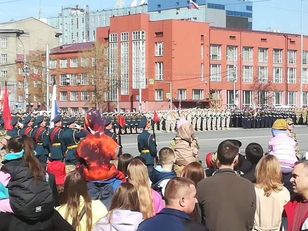 День Победы-2024 в Новосибирске: на площади Ленина прошёл военный парад