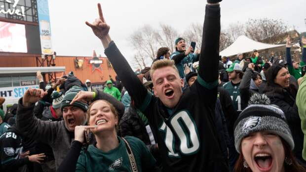 Eagles fans celebrate.