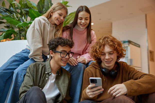 "Финуслуги": средний размер вклада студентов превысил 323 тыс. руб. в 2025 году