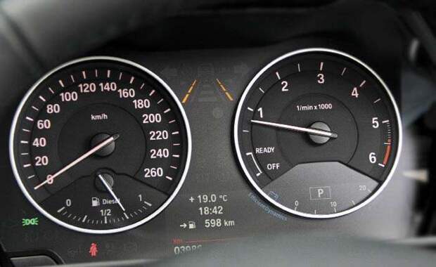 При понижении передачи нужно уравнивать обороты двигателя и КПП. | Фото: autocentre.ua
