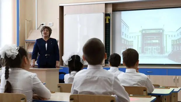 В школах Камчатки начнут поднимать государственный флаг каждый понедельник