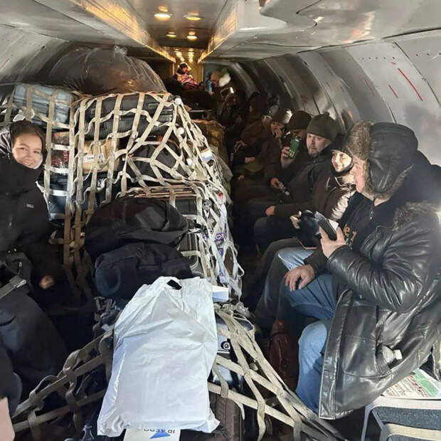 Клиентов российской авиакомпании посадили в грузовой самолет вместо пассажирского